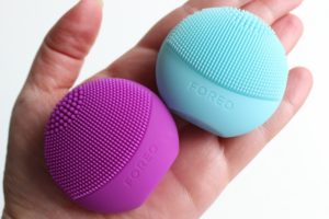 Foreo-Luna-picture-palm-sized